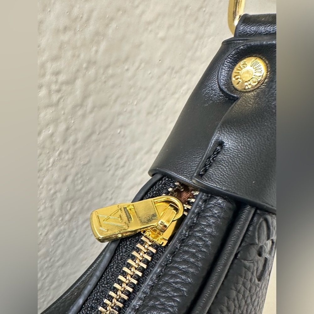Black Purse - Picture 4 of 7